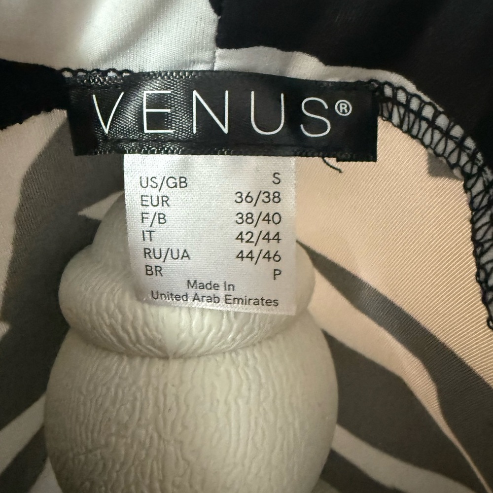 VENUS Monochrome Patterned Top - image 5